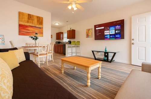 Myrtle Beach Cottage | MRV73, 3-Bedroom Cottage, 2 blocks To The Beach! Free WIFI, Free Parking