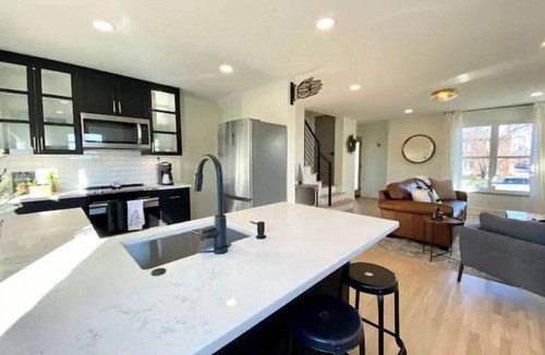 Grandview Heights House | 🌲 Mtn Mod Townhome w/City Views-Unmatched Location