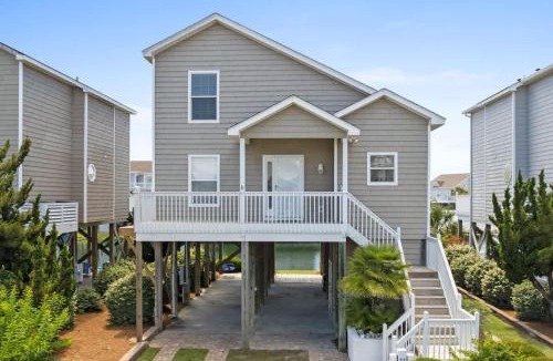 Ocean Isle Beach House | My Happy Place by Brunswick Vacation Rentals- Cottage with Community Pool & Views
