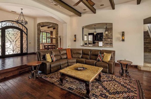 Oak Creek Villa | Myrinn-Panoramic Red Rock Views|Private Pool & Tub