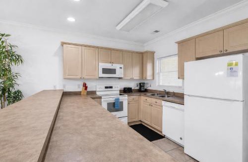 Central Myrtle Beach Apartment | Myrtlewood Villas Condo, Pools & Golf Nearby