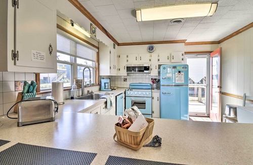 Nags Head Cottage | Nags Head Cottage: Screened Porch, Walk to Beach!