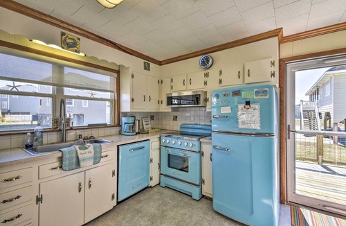 Nags Head Cottage | Nags Head Cottage: Screened Porch, Walk to Beach!