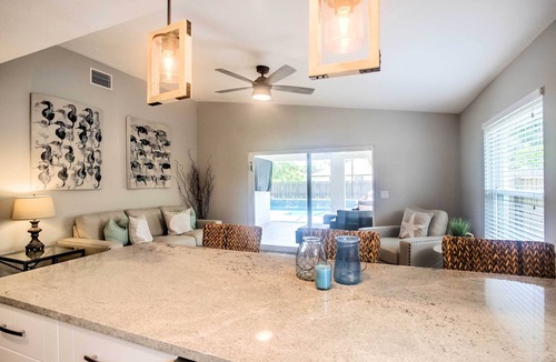Naples Park Cottage | Naples Home w/Lanai & Pool Near Vanderbilt Beach!