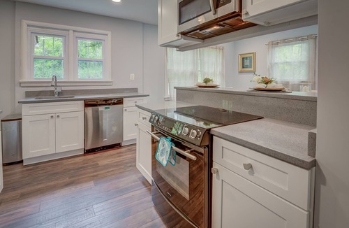 Historic District House | National Harbor .4 Bedroom 2 full bath Single Family. 5 beds 2 kitchens.