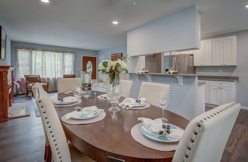 Historic District House | National Harbor .4 Bedroom 2 full bath Single Family. 5 beds 2 kitchens.