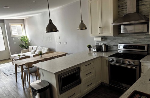 Sunalta House | Nature Home near Downtown and 17th Av