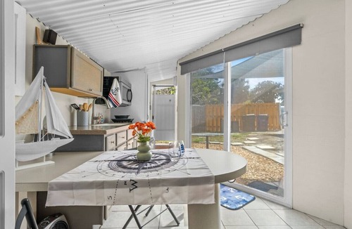 Ridge Wood Heights Apartment | Nautical Sarasota Retreat w/Putting Green & Outdoor Shower