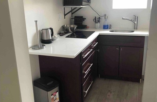 Mount Rainier Bed & Breakfast | NE 1 Bedroom Style & Comfort Minutes to DC
