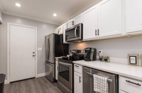 Downtown Baltimore Villa | Near John Hopkins/CFG Arena/Convention Center 4brm