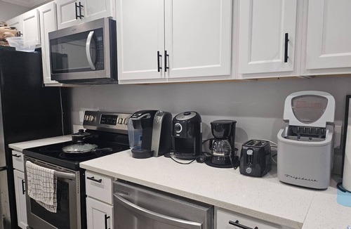 Downtown Baltimore Villa | Near John Hopkins/CFG Arena/Convention Center 4brm