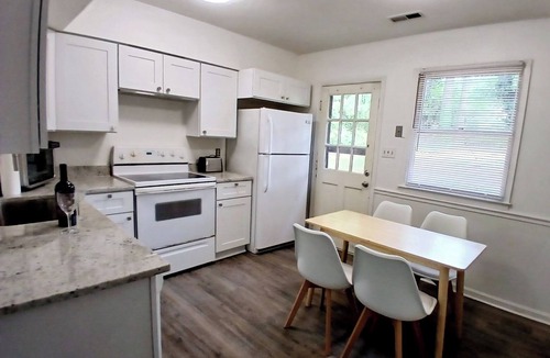Southwest Raleigh House | Near NCSU, State Fair, RDU & RTP 2BR.Fire Pit .Fenced Yard .Ample Parking
