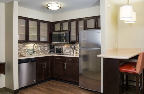 Polaris Apartment | Near Ohio State University! Free Breakfast Buffet & Pool Access!