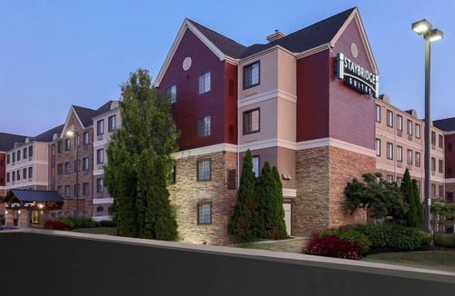 Polaris Apartment | Near Ohio State University! Free Breakfast Buffet & Pool Access!
