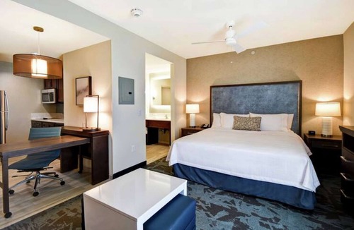 Salt Lake City Hotel | Near Salt Lake City Airport + Free Shuttle & Pool