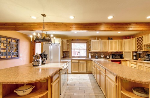 Heber House | Near Sitgreaves Nat’l Park: High Country Farmhouse