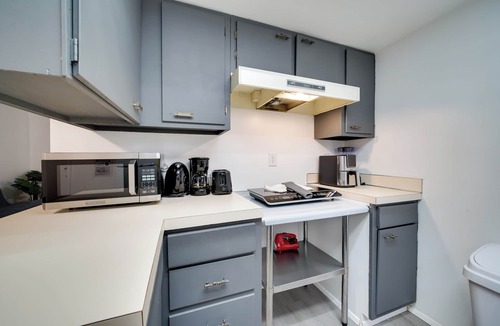 Lake Hills Cottage | Near Tech Hub & Transit: Central Bellevue Home