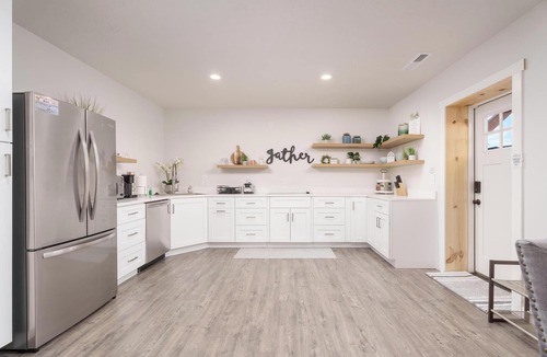 Apple Valley House | Near Zion - Mountain views + Trails - Great for large groupsnEquine friendly
