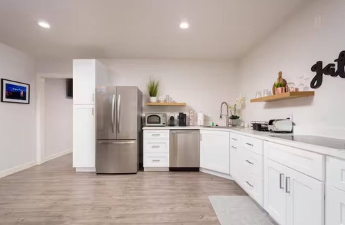 Apple Valley House | Near Zion - Mountain views + Trails