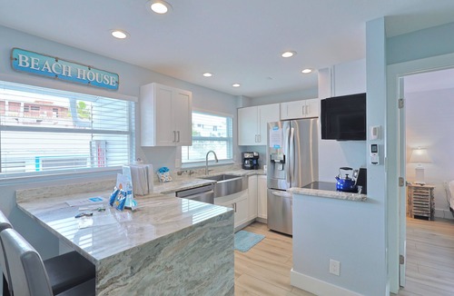 Siesta Key Cottage | Nest Cottage Across street from beach and Heated Pool