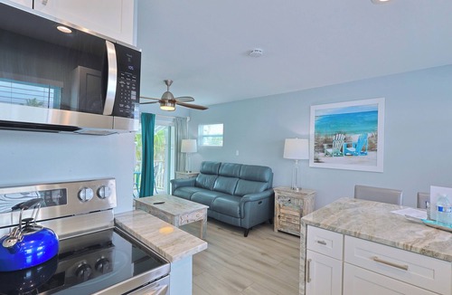 Siesta Key Cottage | Nest Cottage Across street from beach and Heated Pool