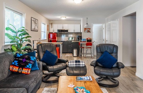 Regional District of Nanaimo House | Nesting Ravens private suite on Acreage,