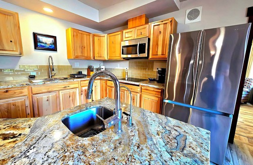Lakeport House | New 2BR Lake House on Blue Lakes-Private Dock, Large Patio, Fire Pit & Kitchen