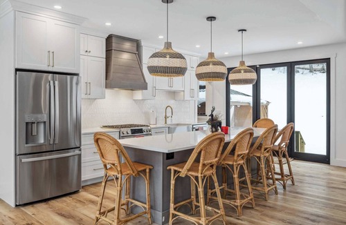 Stratton Mountain House | New 4-BR Luxury Home 6 Min from Stratton w/hot tub