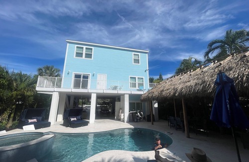 Midtown House | New 4BR/4BA Sleeps 12+ minutes to Beach & Duval St. Private backyard pool oasis