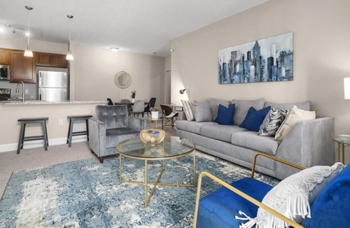 Polaris Apartment | NEW!! Blue Reflective! *Seconds from Polaris Pkwy