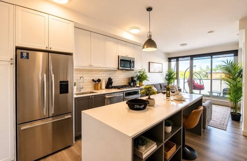 Kensington Apartment | New Central Kensington Condo King Bed AC | Parking