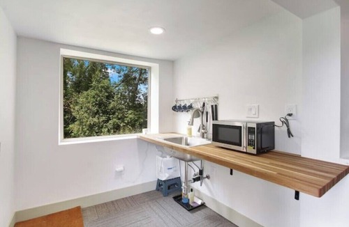 Dunlap House | NEW! Chic+Fun Family Retreat: Hot Tub & Kids Loft