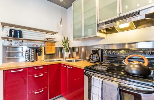 Central City Villa | New Contemporary Historical Unit from, 5 Star Host
