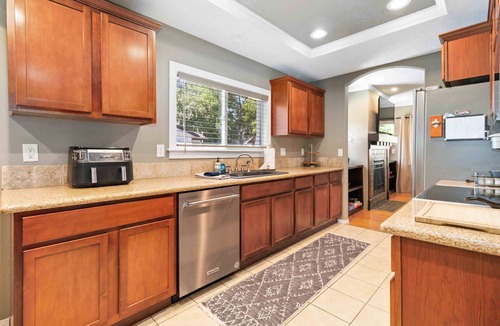 Depot Bench House | NEW! Dog Friendly w/Quaint Back Patio & Corn Hole | > 5 min to BSU | Walk to Coffee & More