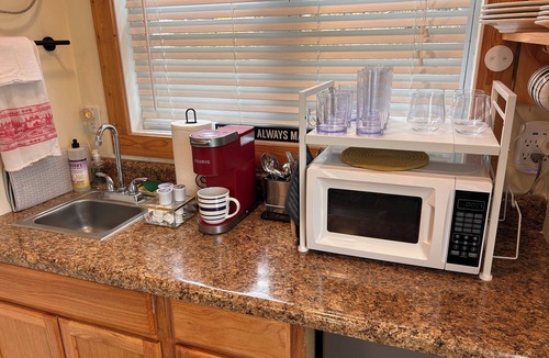 Morehead City Cottage | NEW! Hem's Roost: 2-miles to AB, King Bed, 500' to Boat Ramp, Pet Friendly