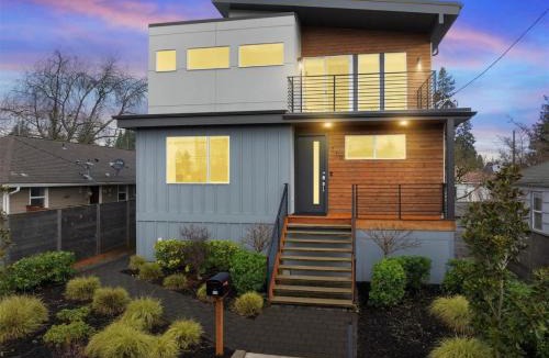 Greenwood House | New House with Chef's Kitchen and Spa-like Suite
