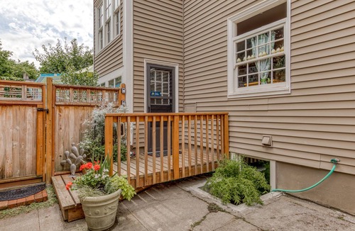 Irvington Apartment | New listing! Charming, dog-friendly studio w/ free WiFi in a great neighborhood