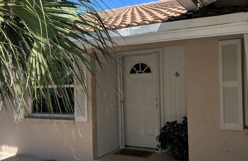 Longboat Key Villa | New Listing: Sun, Sea Breeze & Seagulls – The Ultimate Beach Location