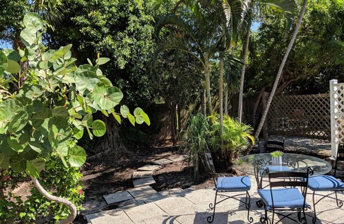 Longboat Key Villa | New Listing: Sun, Sea Breeze & Seagulls – The Ultimate Beach Location