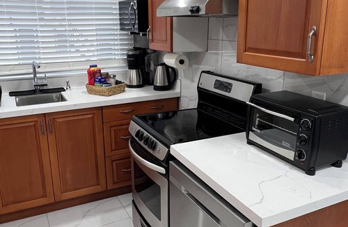 Downtown Apartment | NEW LOFT NEAR NIAGARA FALLS, WINERIES, FREE PARKING, WI-FI, NETFLIX, VERY CLEAN