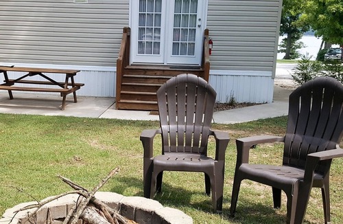Ridgedale Cottage | New Low Rates for Walk-to-the-Lake Cottage w/Dock. Close to it All!