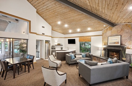 Northwest Bellevue Condo | NEW Lux Bellevue 2BD 2BA Condo - Free Parking