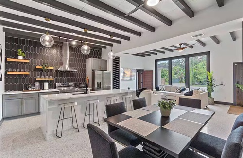 Indian Beach Sapphire Shores Villa | NEW Luxury 4/3 Home By Downtown, Beach & Keys