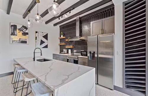 Indian Beach Sapphire Shores Villa | NEW Luxury 4/3 Home By Downtown, Beach & Keys