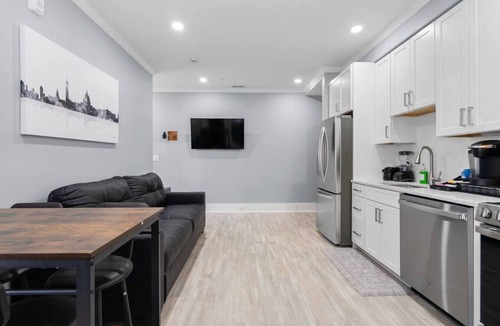 Kingman Park Apartment | New Luxury Unit 2 bed+ Laundry+ Parking