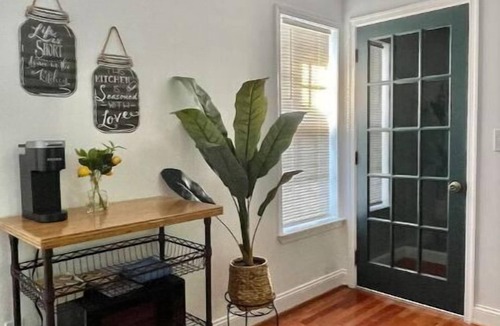 West Falls Church Apartment | New, Modern, 3 bed/3 bath Apt