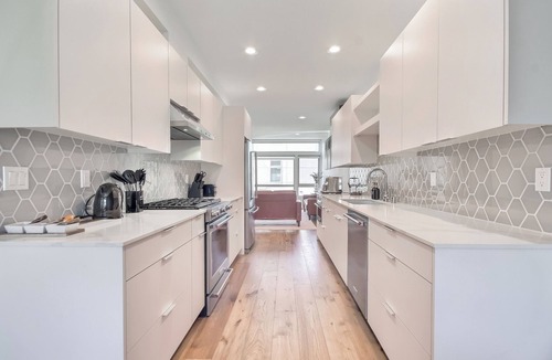 Alki House | New Modern Retreat in Alki Beach 3-bedroom house in enchanting Seattle