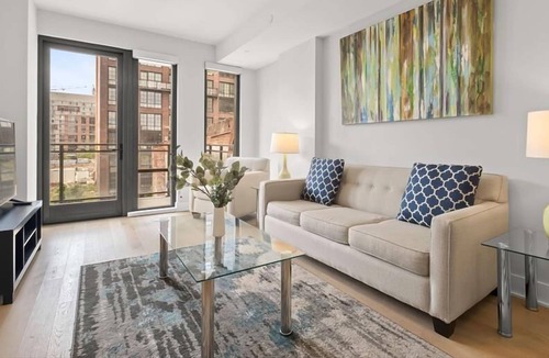 NoMa House | New! NoMa 1BR | Kitchen+ Washer/Dryer | Gym