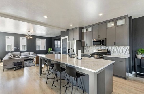 American Fork Villa | New! Onyx Oasis | 2 Car Garage | TV | Central