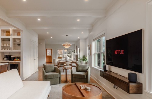 Phinney Ridge House | NEW Phinney Ridge Luxury Retreat | Gym+Game Room
